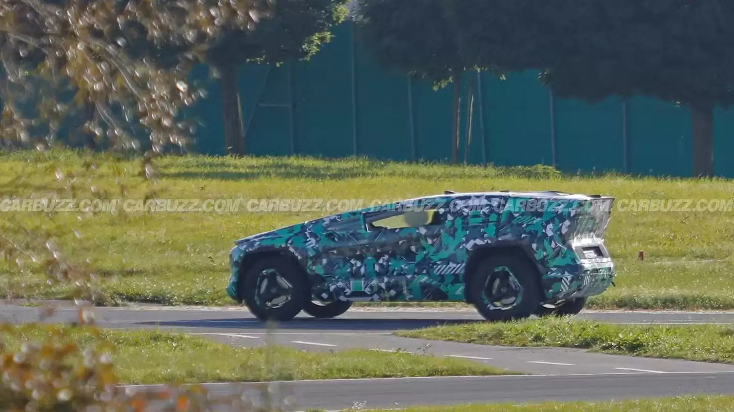 配全球最大挡风玻璃:沙特造车新势力 Ceer 的原型车曝光,宝马、富士康等撑腰