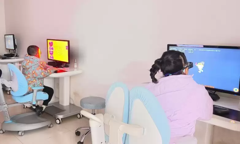 警惕!6岁娃两年近视飙到400度 近视防控别等“小问题”变“大麻烦”