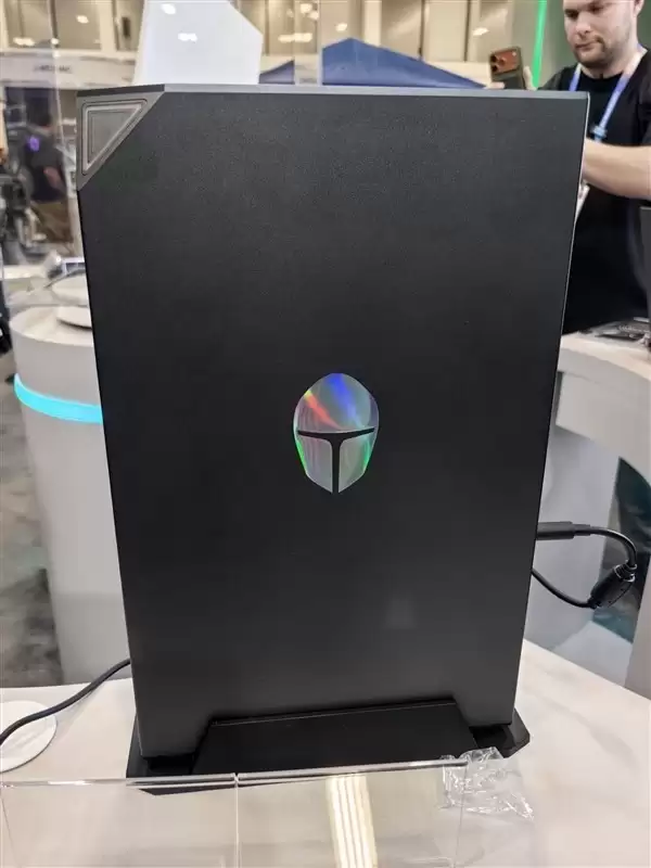 雷神MIX G2迷你主机发布:3.2L机身塞进RTX 5090LP