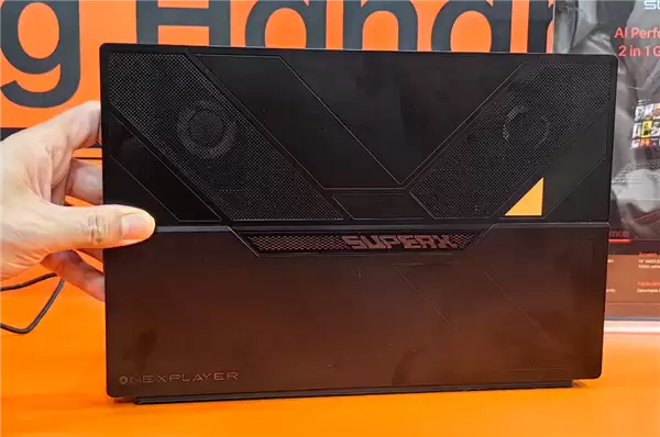 壹号本Super V二合一本领相CES:搭载酷睿Ultra X7 358H