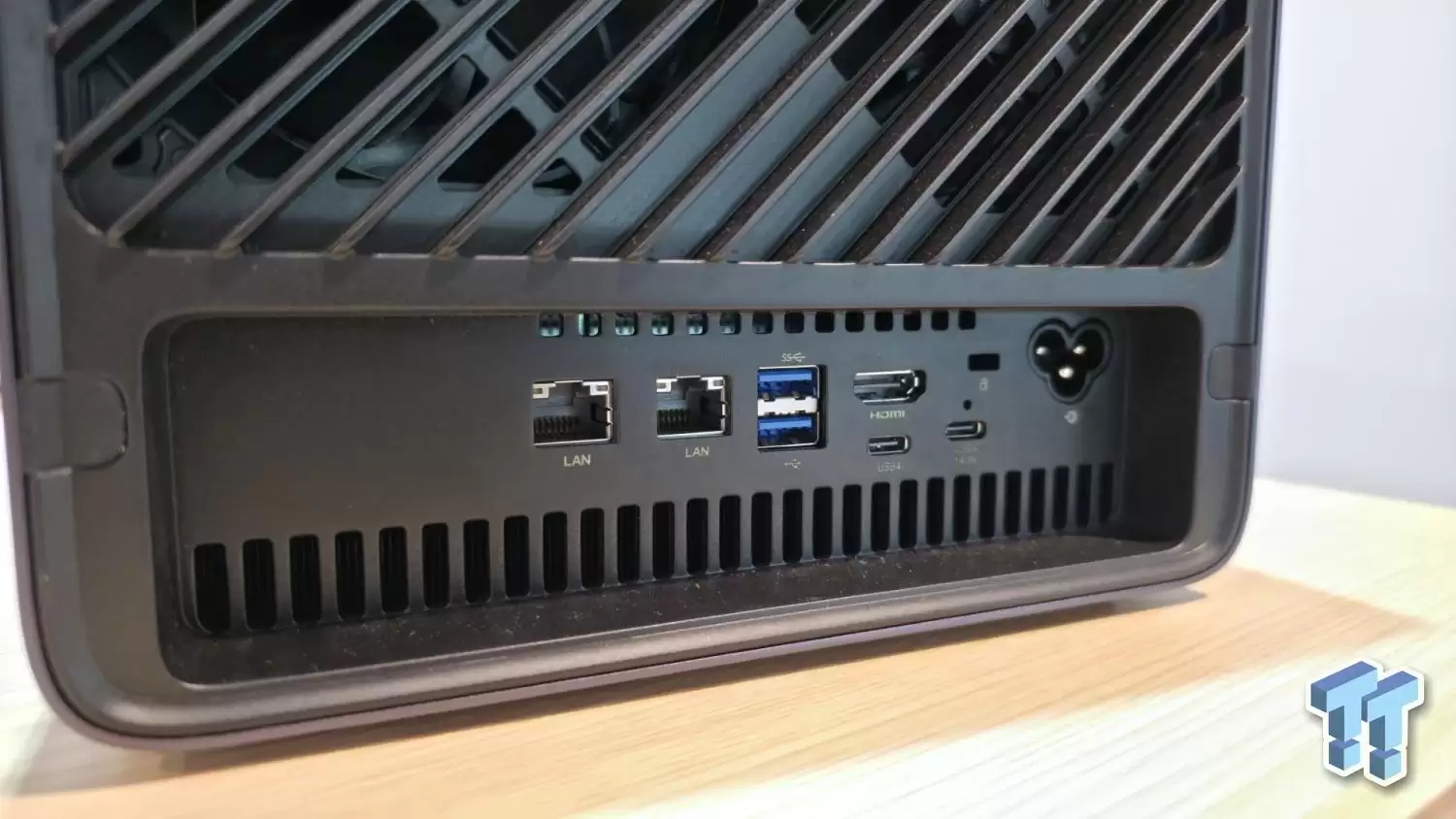 铭凡推出新款 N5 MAX NAS 主机：最高 40TB SSD + 150TB HDD 存储，搭载 AMD Strix Halo APU、10GbE + 5GbE 双网口