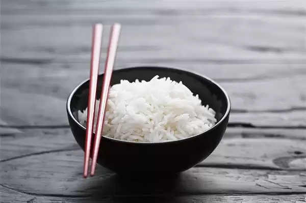 68元高铁盒饭被质疑是“隔夜饭”:为啥不能供应新鲜菜品