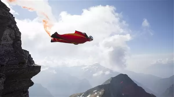 翼装飞行员跃下不到10秒撞上岩石不幸身亡:年仅32岁