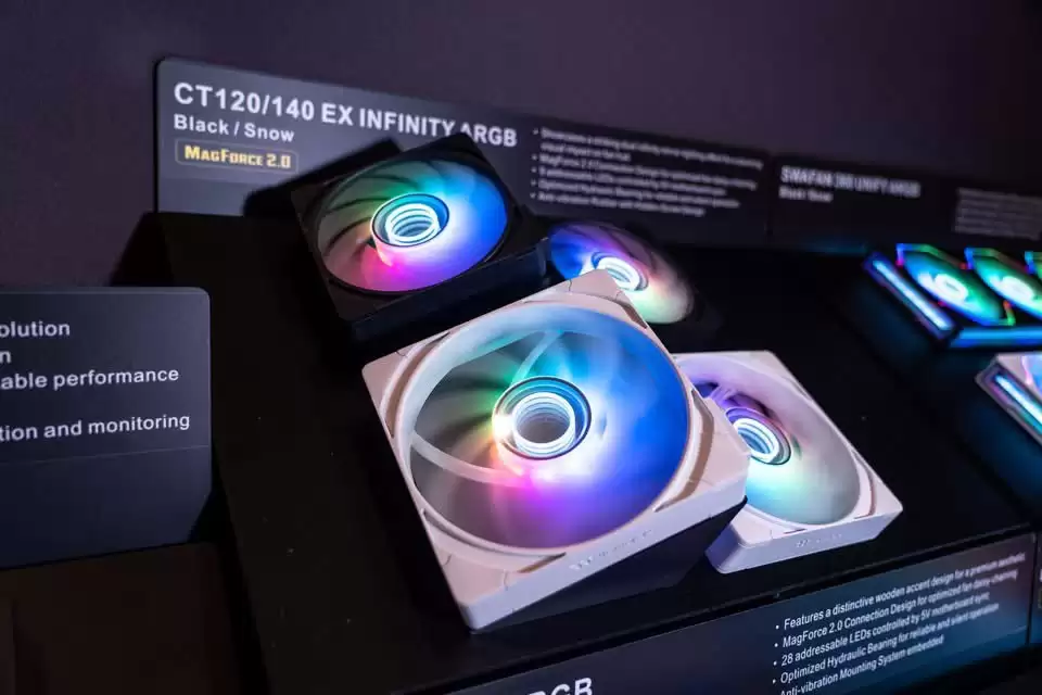 曜越发表 ST360 Ultra ARGB Sync 水冷:侧出短管 + 7