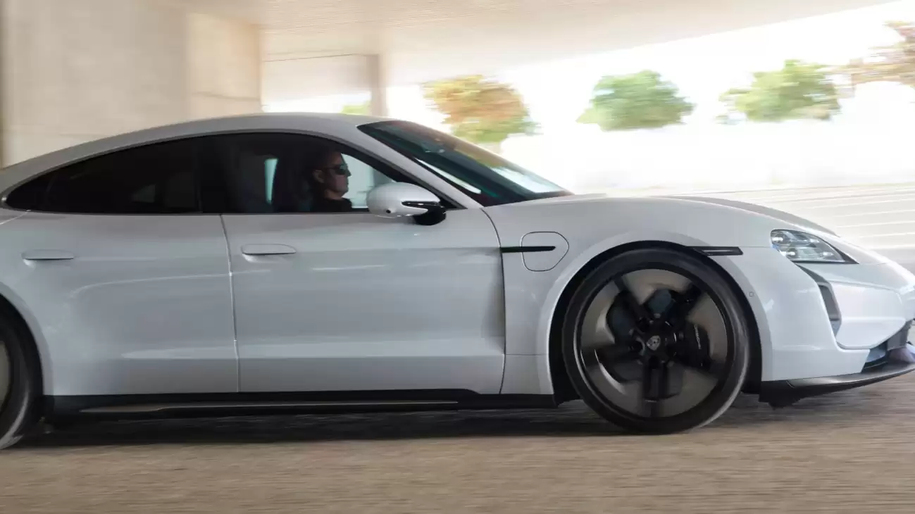 保时捷中国宣布召回 5 辆 Taycan 系列车型:座椅线束安装不规范,前排侧气囊存在安全隐患