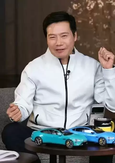 雷军直播回应合作争议、营销标签与数据纠错