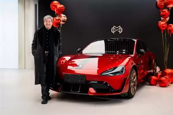 一眼尊贵！全国首台小米定制服务SU7 Ultra竞速红交付