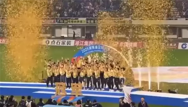 每人送一辆埃安UT!广汽埃安向“湘超”冠军永州队13人赠车