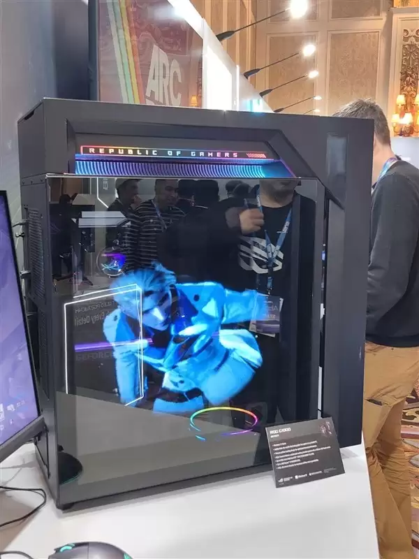 华硕ROG枪神10X发布：全息投影+旗舰性能重塑电竞美学