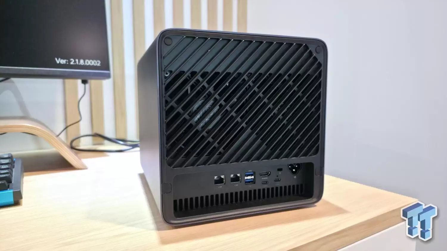 铭凡推出新款 N5 MAX NAS 主机：最高 40TB SSD + 150TB HDD 存储，搭载 AMD Strix Halo APU、10GbE + 5GbE 双网口