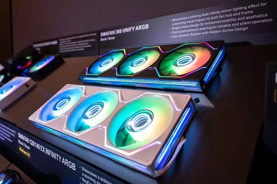 曜越发表 ST360 Ultra ARGB Sync 水冷:侧出短管 + 7