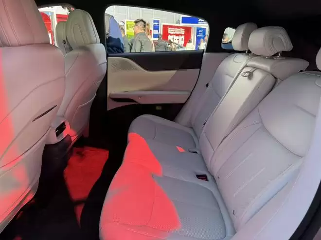 搭载全新图灵AI芯片 2026款小鹏G6G9上市售XX万起