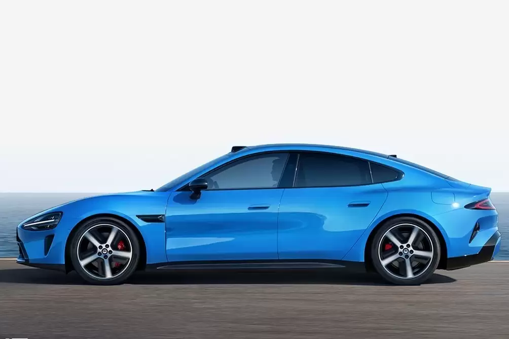 小米SU7新款预售开启:配置全面升级,起售价上调至22.99万元