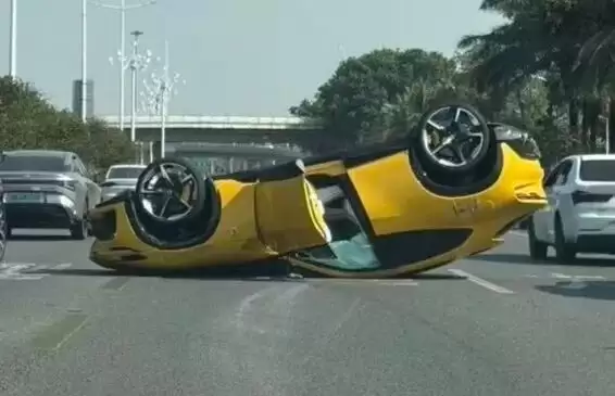 理想L9遭法拉利追尾碰撞 安全结构实力获赞