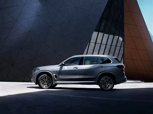 吉利宝马X5杀到！全新极氪8X官图发布：用上大哥9X同款前脸