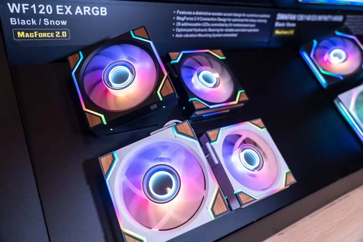 曜越发表 ST360 Ultra ARGB Sync 水冷:侧出短管 + 7