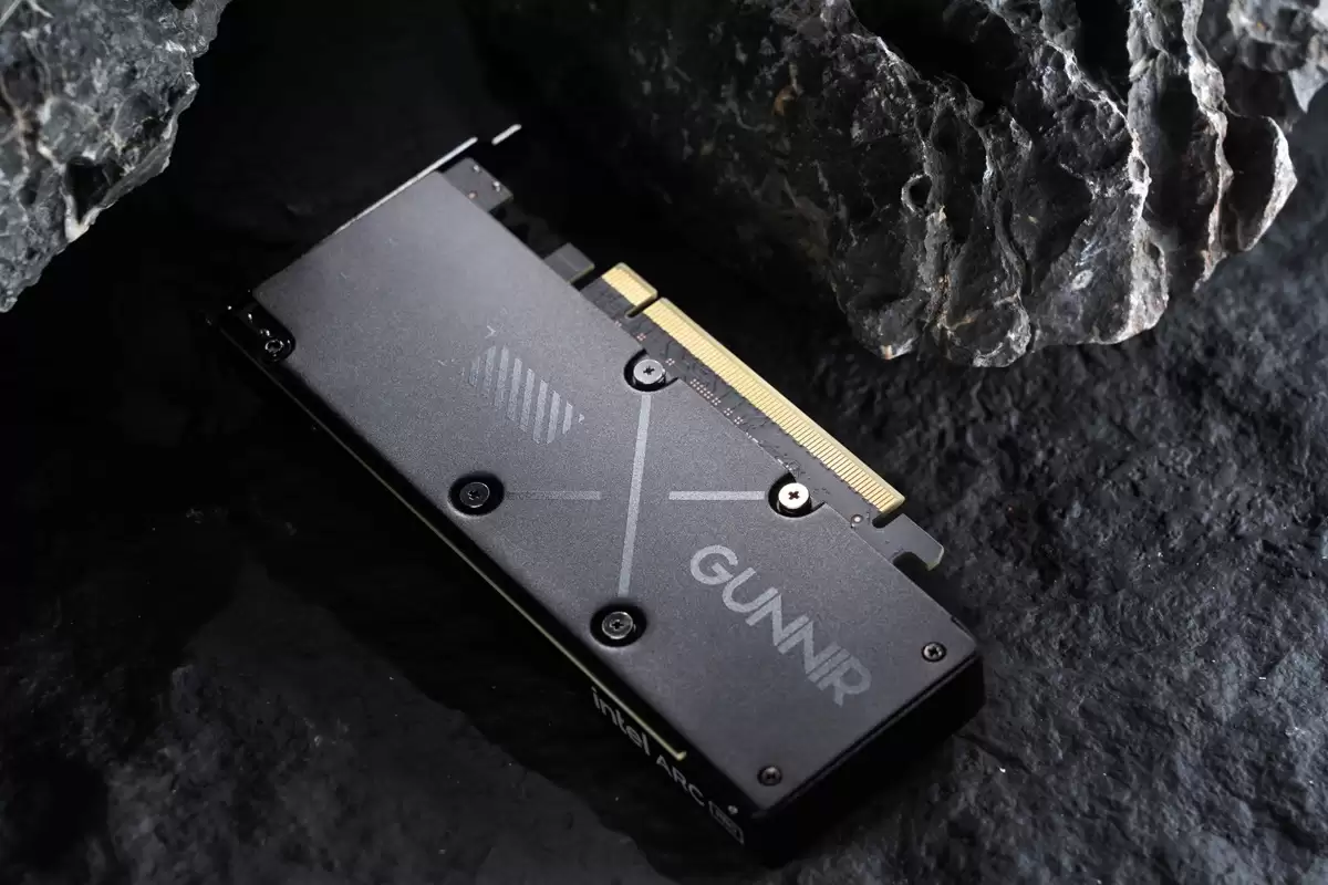 蓝戟推出 Arc Pro B50 LP 单槽半高卡：比公版更薄，配 16GB 显存 + 无外接供电