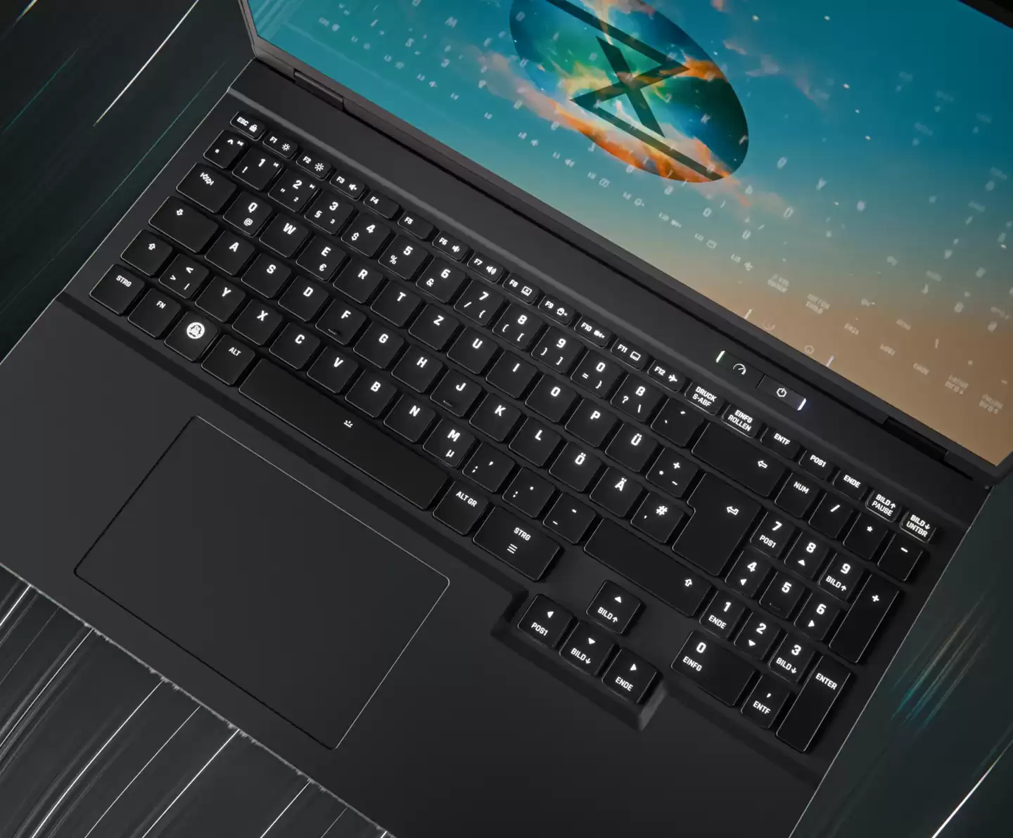 TUXEDO 开年新机 InfinityBook Max 16 笔记本发布,LED / OLED 屏可选