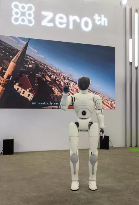 元点智能亮相CES：发布全系机器人及熊猫互动新品