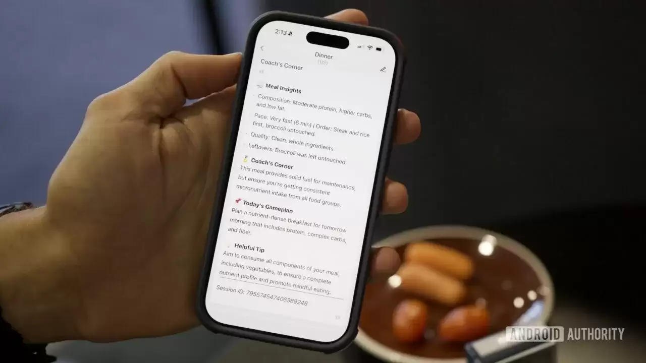 华米 Amazfit 展示 AI 相机 V1TAL:记录你的吃饭过程,可纠正饮食习惯