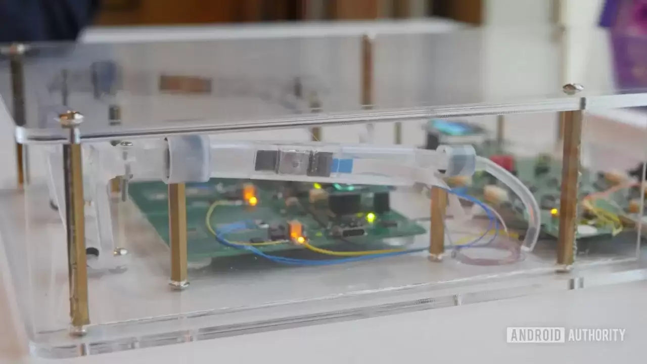 xMEMS 展示 µCooling 散热:用超声波“吹”走芯片热量,近乎零噪音