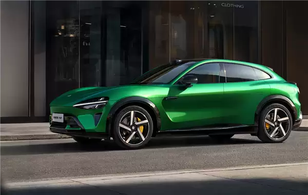 雷军:特斯拉并非不可战胜 小米YU7将于Model Y一较高下