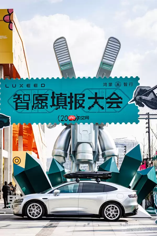 智界2025 “会玩” 名场面！从共创到潮聚 始终和年轻人玩到一起