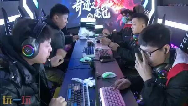 《街头篮球》UNKNOWN&黑洞会师胜者组决赛 新锐双雄无缘六强