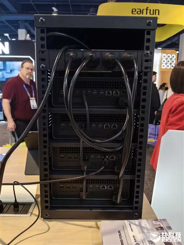 铭凡展示四台AMD 395迷你机合体！走的竟然是雷电5