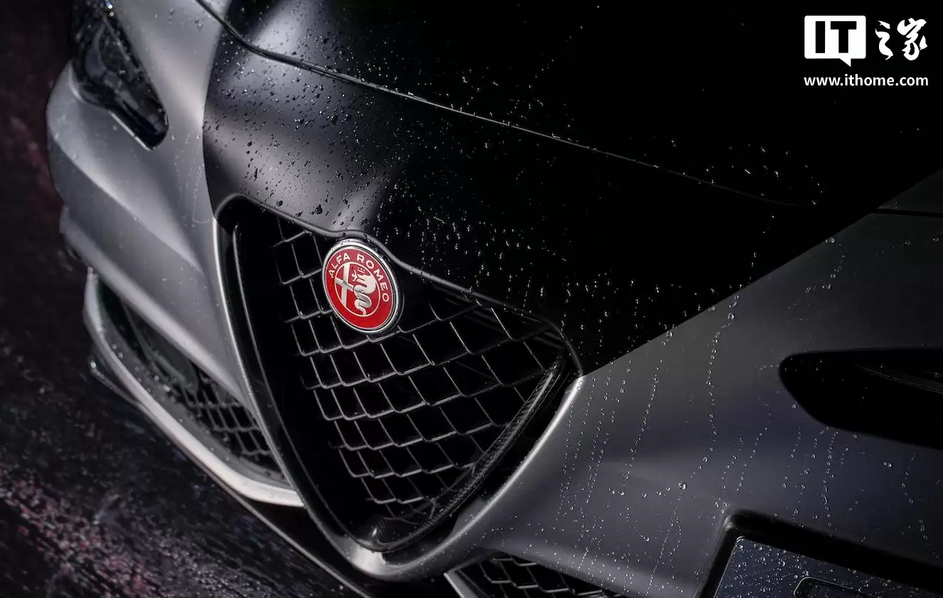 采用全新碳纤维套件，阿尔法·罗密欧 Giulia 四叶草 Luna Rossa 版发布