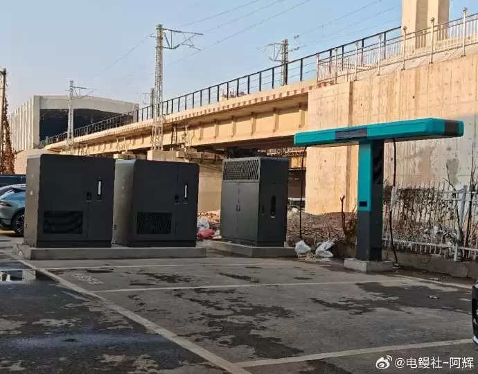 比亚迪第二代兆瓦闪充站曝光：峰值功率达1360kW 5分钟补能超400km