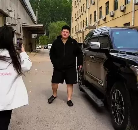 赵一楠花130万买稀有丰田红杉，低调选择背后的自信与清醒