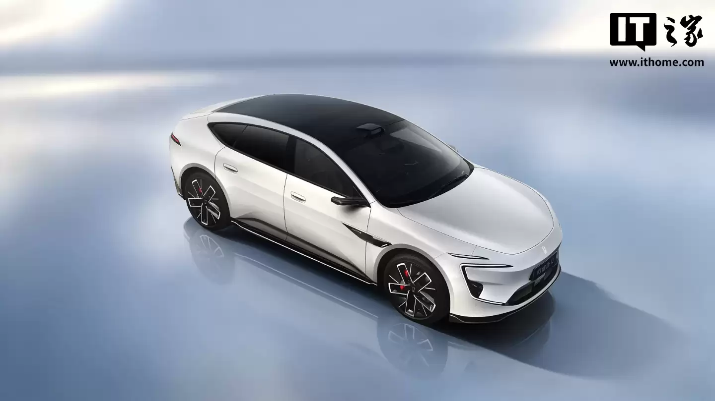 消息称新款阿维塔 12 车侧 B 柱带有“乾崑智驾 ADS”LOGO