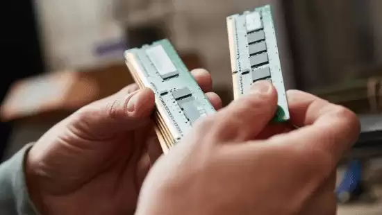 存储芯片涨价潮蔓延：消费电子集体提价，行业周期持续至2027