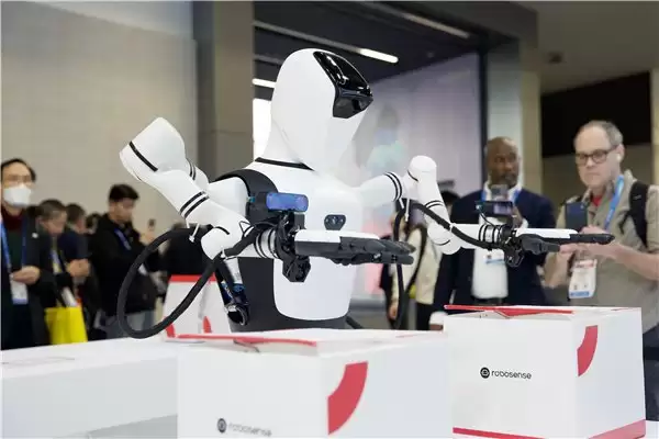 CES 最强 demo 告别遥控器!速腾聚创的机器人能“自主真干活”