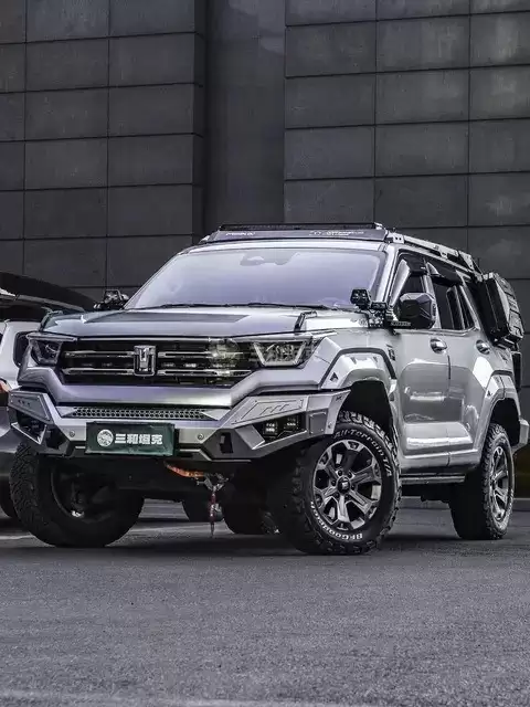 坦克400 Hi4-T上市，28.58万起售，硬核越野配置引热议