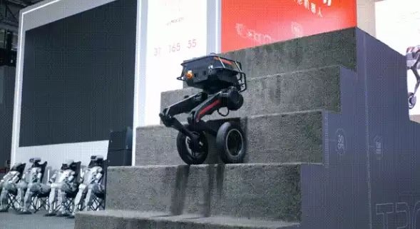 机器人不再只是编程机器!逐鹿动力发布具身智能系统:LimX COSA