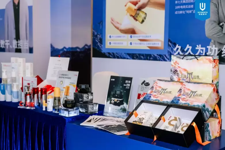 珀岸亮相创维商学院黄宏生《穿越苦难 洞见新生》演讲 跨界创维汽车演绎高端护肤新场景