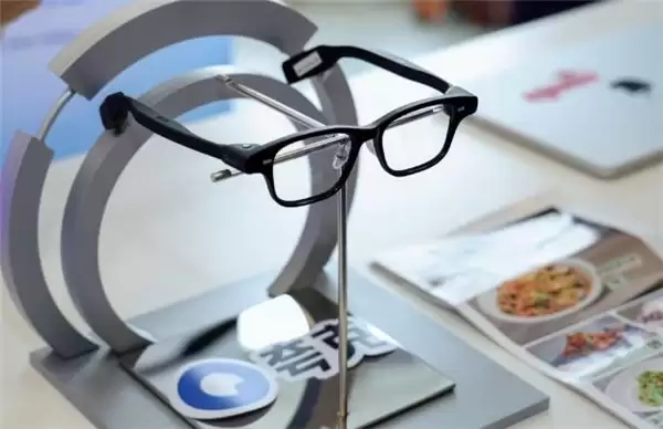Meta 轻量 MR 头显 Phoenix 曝光，阿里巴巴 / 微美全息开启智能眼镜激烈争夺战