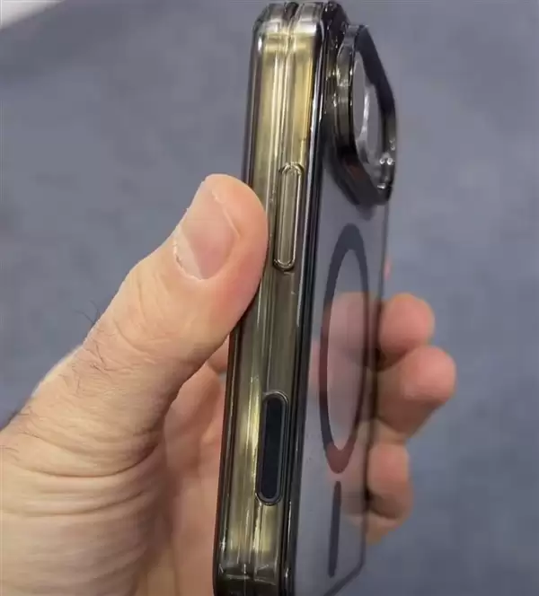 外观无悬念了!首款iPhone Fold保护壳模具偷跑