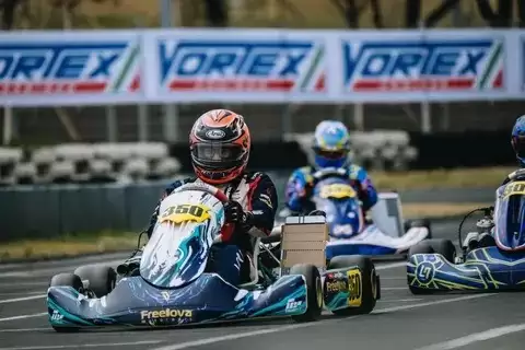 卡丁车入门到进阶全指南：零基础也能轻松玩转赛道