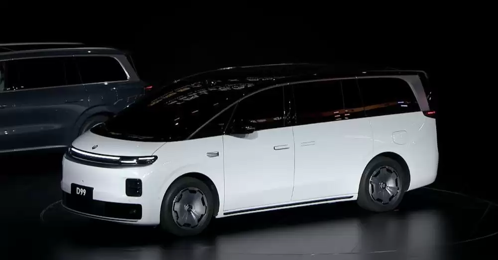 9大车企要卖超1800万台,鸿蒙智行冲刺销量翻番,四家车企瞄准300万年销