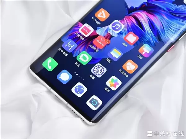 直屏还没坚持两年 曲面屏又要打回来了