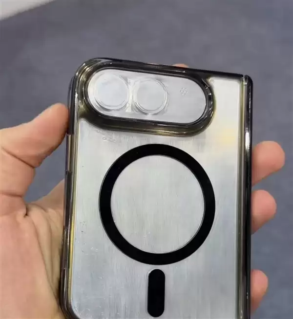 外观无悬念了！首款iPhone Fold保护壳模具偷跑