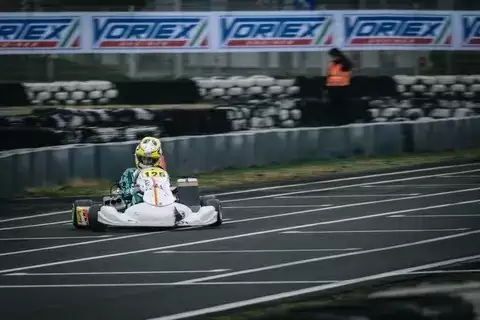 卡丁车新手进阶全攻略:从零起步到赛道飞驰的完整指南