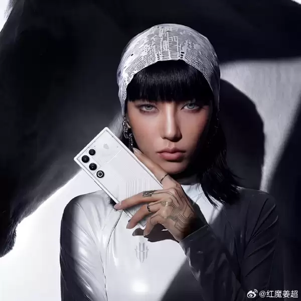 红魔产品经理吐槽手机设计千篇一律：抄完iPhone 17 Pro抄17Air