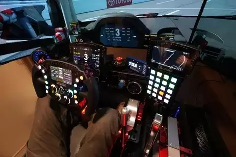 模拟器+实车训练，新手也能轻松掌握漂移技巧