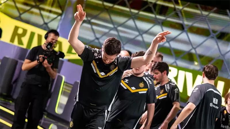 apEX爆料!Spinx离队前半年团队崩塌,ropz接棒狂揽9冠,Spirit成2026最大威胁! apEX爆料!Spinx离队前半年团队崩塌,ropz接棒狂揽9冠,Spirit成2026最大威胁!