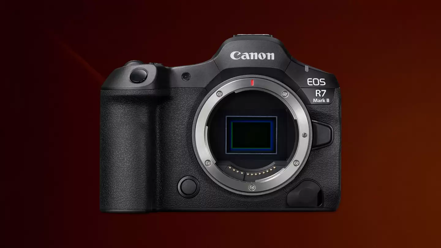 消息称佳能 EOS R7 Mark II 半画幅无反相机配备 3900 万像素 CMOS,有望配备 CFexpress 卡槽