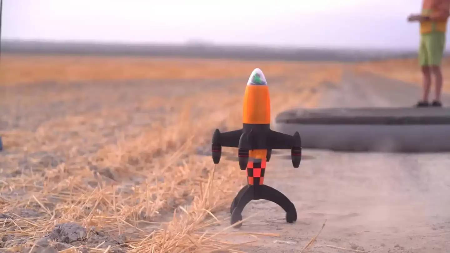 657.59 km/h！父子档自制 3D 打印无人机，刷新全球最快电池供电遥控四轴无人机纪录